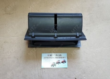 Фото 1 - пепельница ГАЗ 33104 ВАЛДАЙ передняя (ГАЗ) 3310-8203006 Пепельница ГАЗ 33104 ВАЛДАЙ передняя (ГАЗ) 3310-8203006 (фото 1)