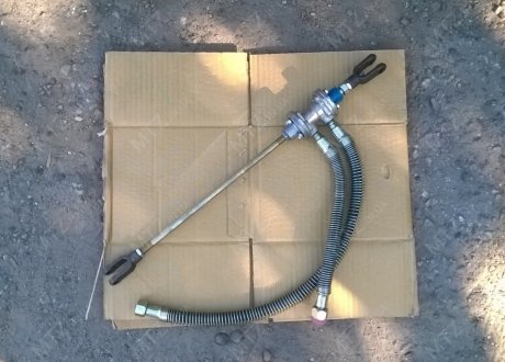 Клапан сцепления МАЗ 5551 со шлангами (L=350 мм) (БААЗ) 5551-1602738-10 (фото 1)
