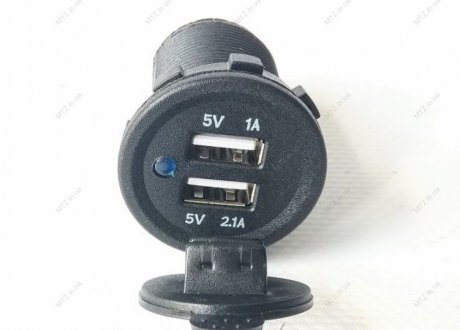 Гнездо прикур. врезное 2 USB, 1А/2,1А, с индикатором с крышкой 12/24В Китай 23000297 (фото 1)